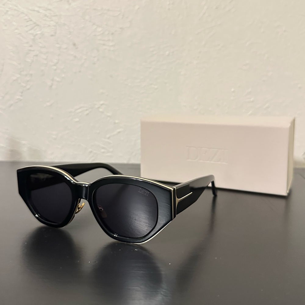 Dezi Charge It Sunglasses